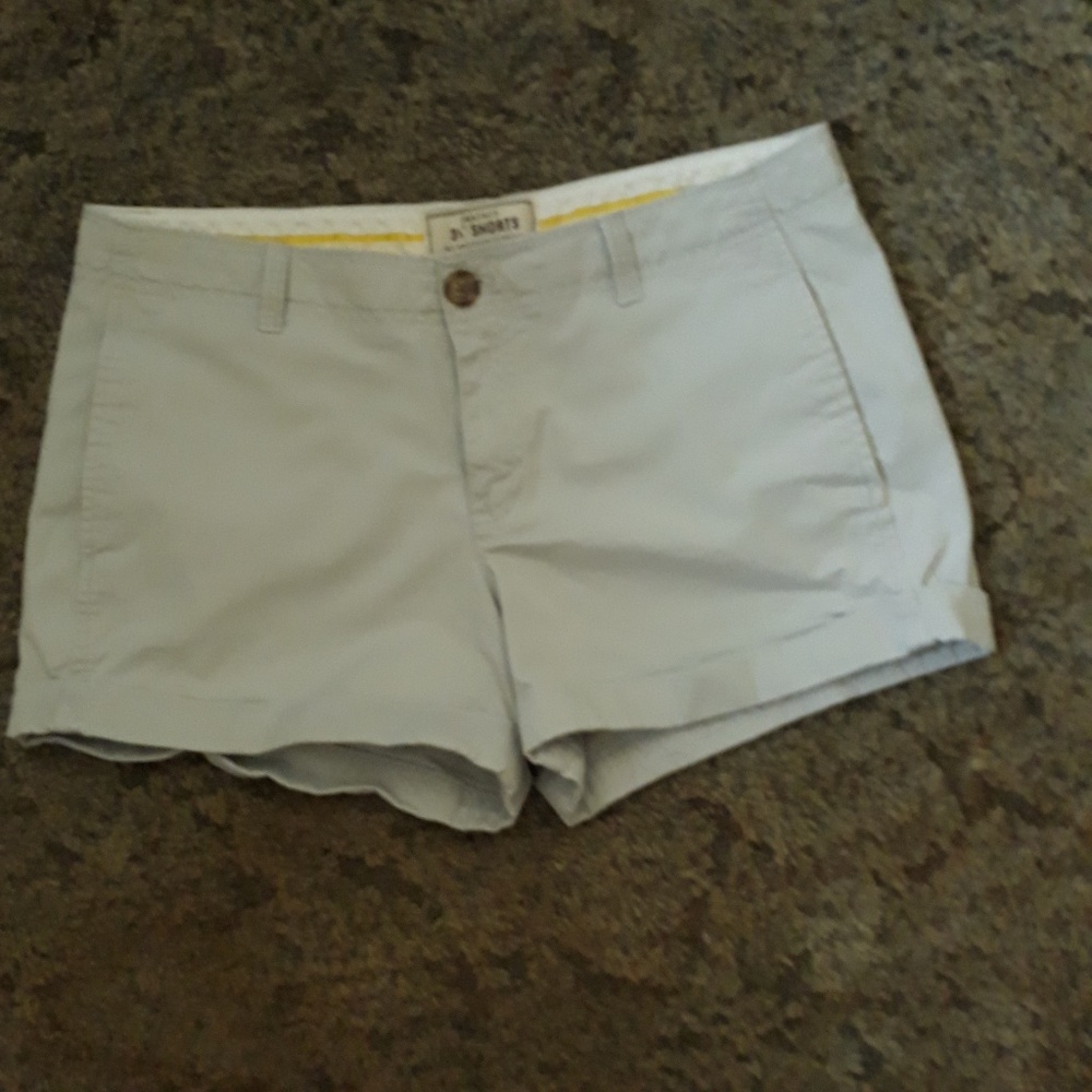 Old Navy perfect 3.5 shorts size 8 kahki - Picture 1 of 2